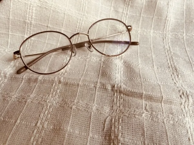 金縁の眼鏡