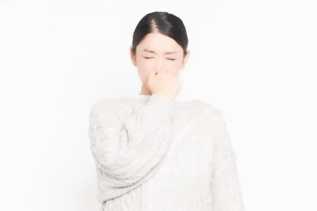 孤独死が起きた部屋に発生する異常な臭い