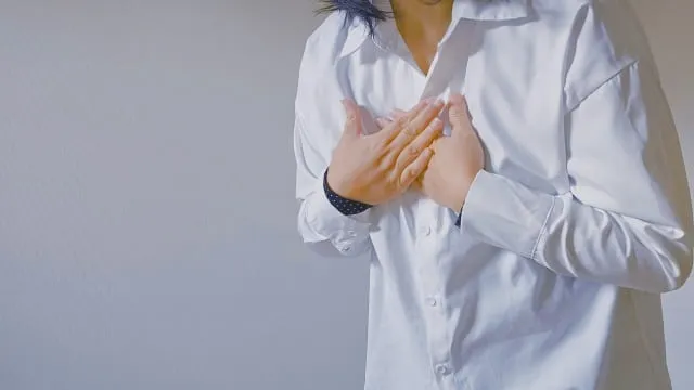 孤独死した遺体と遭遇したことにより受ける、強烈な異臭と精神的ショック