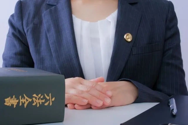 孤独死の葬儀では、トラブルを避けるためにも、できる限り早めに弁護士や地域の相談窓口に助言を求めることが重要