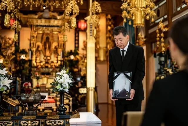 孤独死の葬儀では、「誰が喪主を務めるのか？」という問題で親族間に亀裂が生じることがある