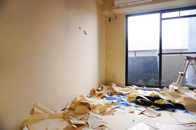 生活の中で自然に生じた汚れや傷みの改善を行う賃貸物件の原状回復