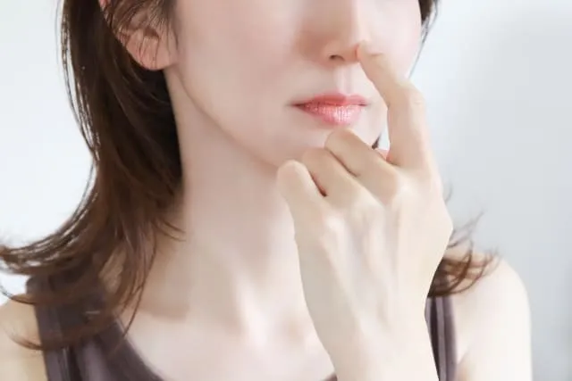 遺体の腐敗が進むと、部屋中に強烈な悪臭が充満する