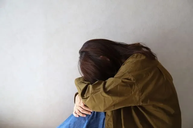 腐敗現場に入ることによる精神的ショックと後悔